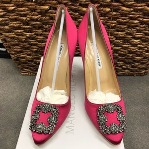 Manolo Blahnik ‘Hangisi’ pump in red satin sz 39.5